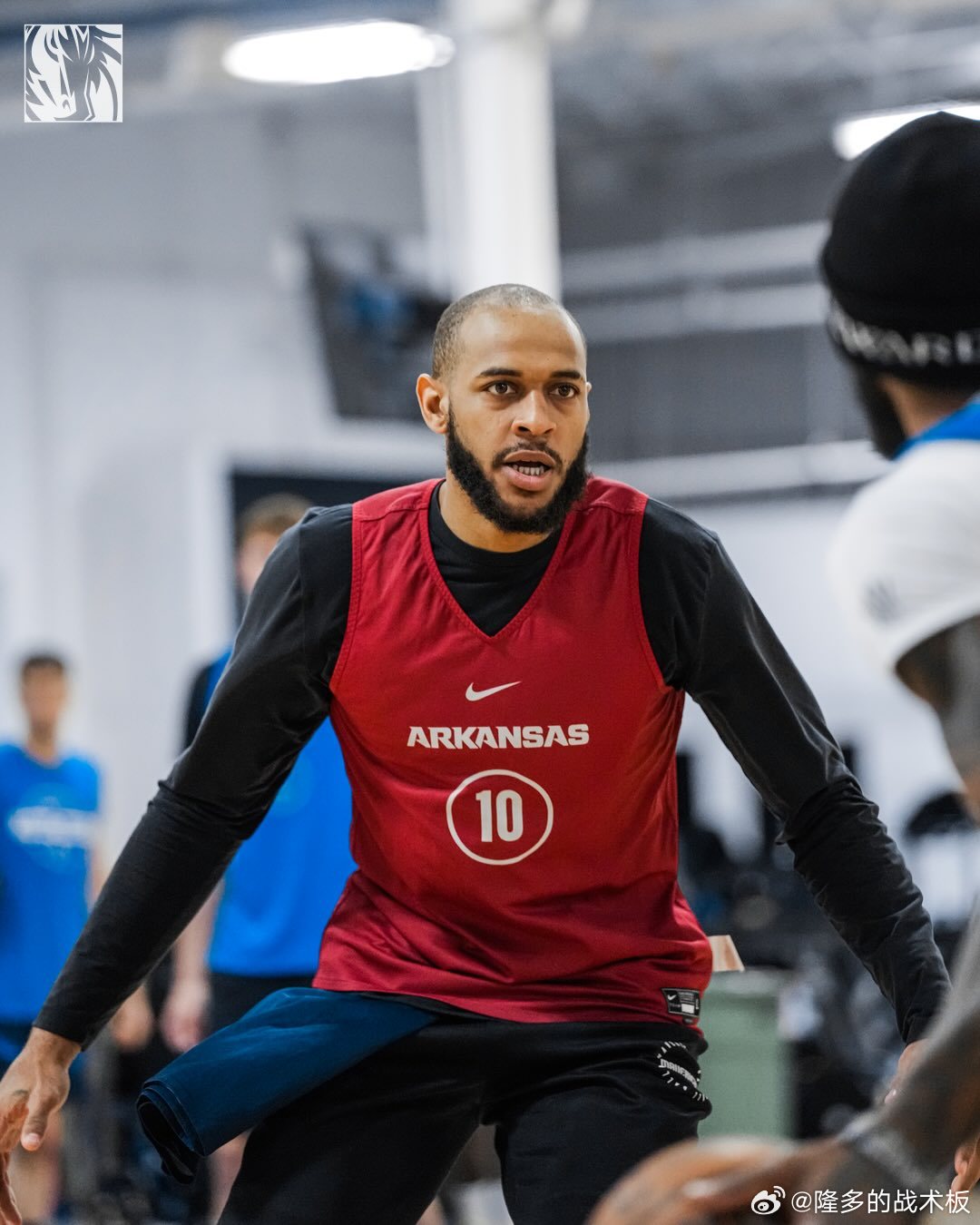 独行侠换上了代表疯狂三月的训练服👀 