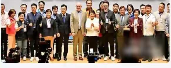 卢这个人现在蠢蠢欲动，动作频频，自以为很自信地配合美国，推动美国无人机蜂巢计划战