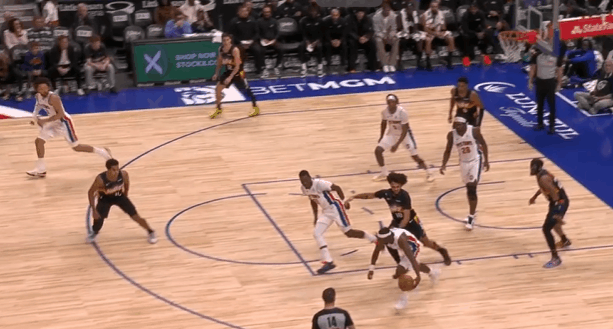 逐帧拆解：单场6断创生涯新高，镜头解析伊戈达罗抢断表现图1伊戈达罗身处退防最前线