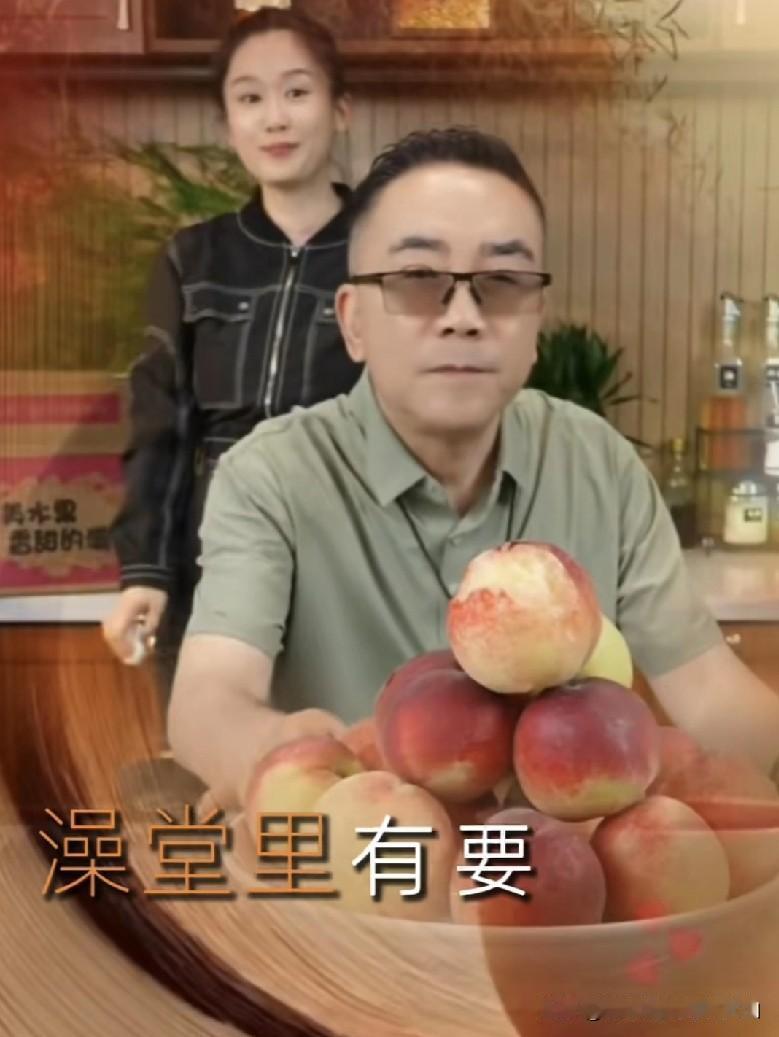 海河战神杨老五聊起在澡堂的趣事，让人笑喷。他说自己在澡堂里遇到有人想合影，对方还