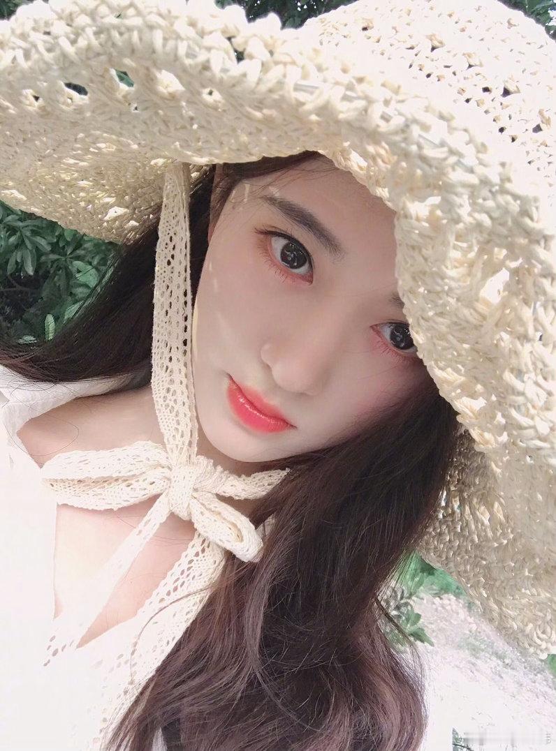 .𝜗𝜚⁺⊹ 春天在我的骨缝里发了芽 ⊹ 