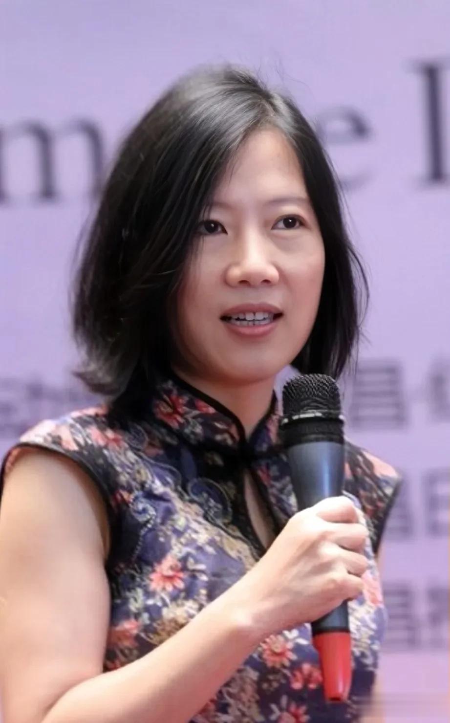 财经作家叶檀说:玩股票能不能赚钱？这一点不用怀疑，你看那些大佬，套现一次就是几个