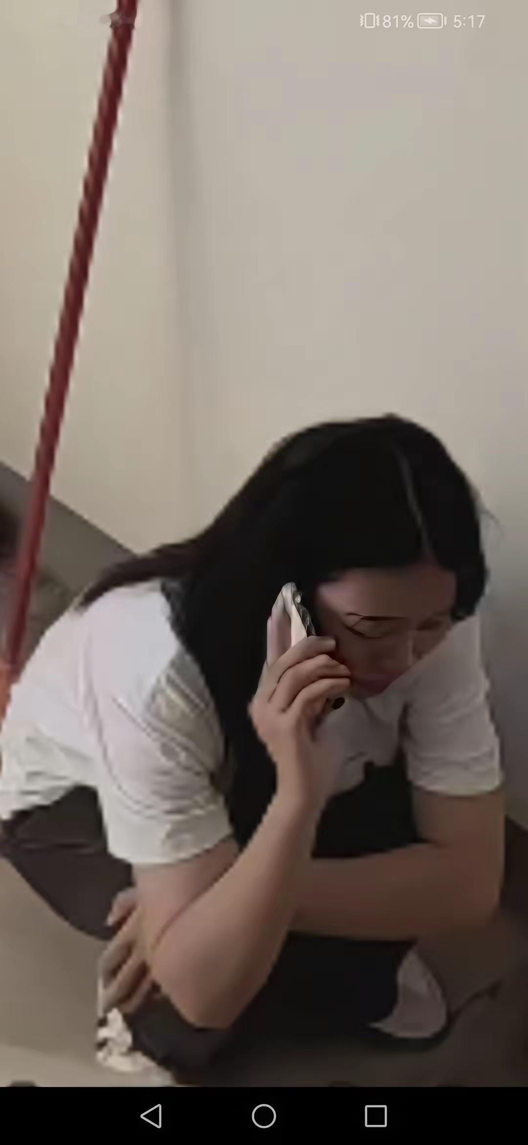 远嫁的女儿大半夜带着哭腔给 dad 打电话借钱，说自己手头就 500 块，电话那