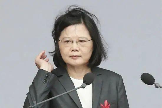 吹牛有用就不用卖水果了！前台湾地区领导人蔡英文，大谈民进党政府在她任内推动建设的
