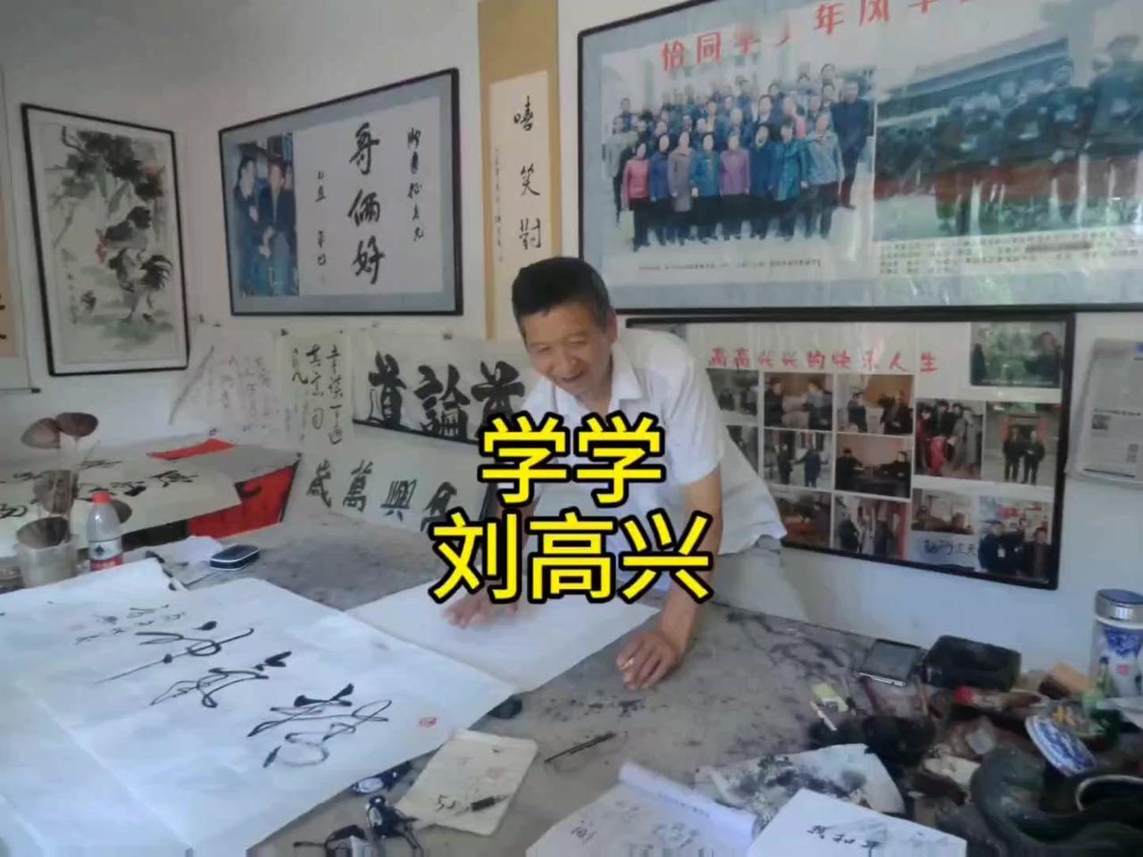 🎬2016年我来到商洛棣花古镇的刘高兴家参观。
🎥当时看了电影《高兴》后感慨