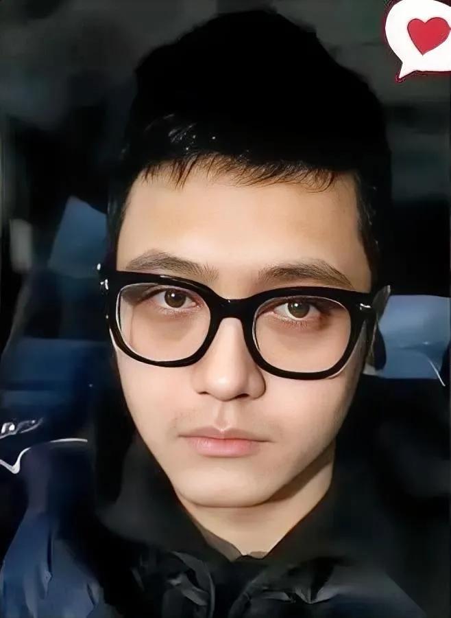 宋喆又闹笑话了！

竟想找马蓉复合？

听说他厚着脸皮联系马蓉，换来的却是秒拉黑