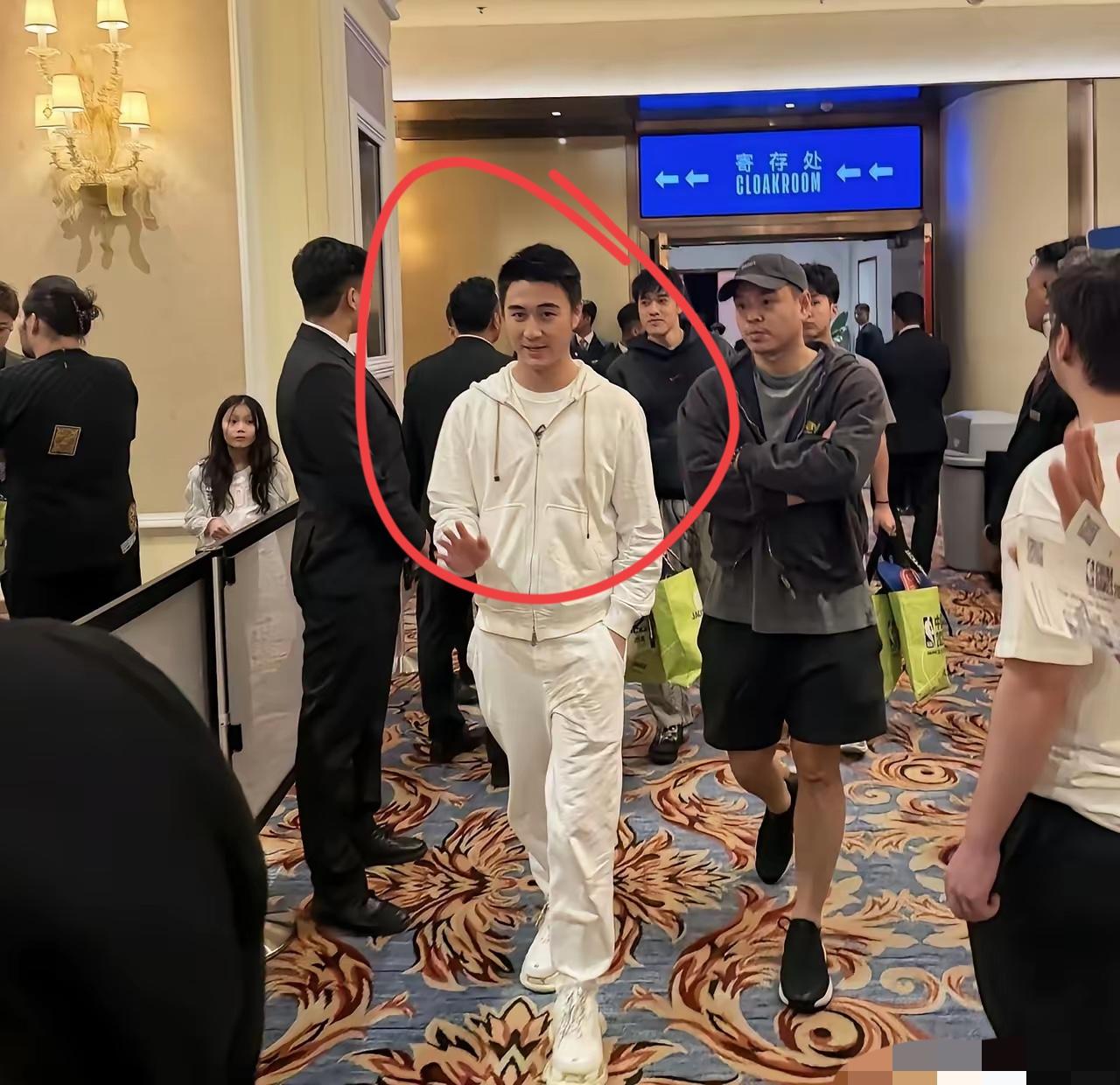 赌王的儿子还是挺帅的