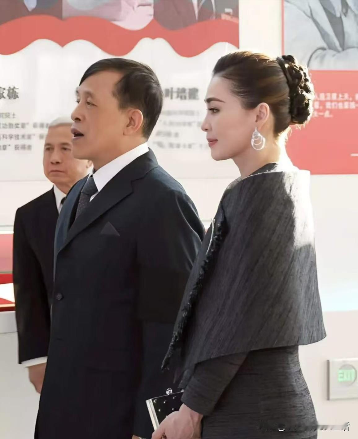 泰王的后宫最近很和谐啊！

泰王慈悲，最近一段时间后宫的女人们全部都风风光光，开