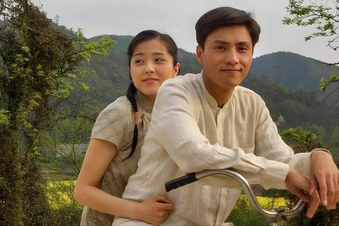 电影《理发师》剧照。
陈坤和曾黎，因为拍摄《理发师》，两人因戏生情，走到了一起。
