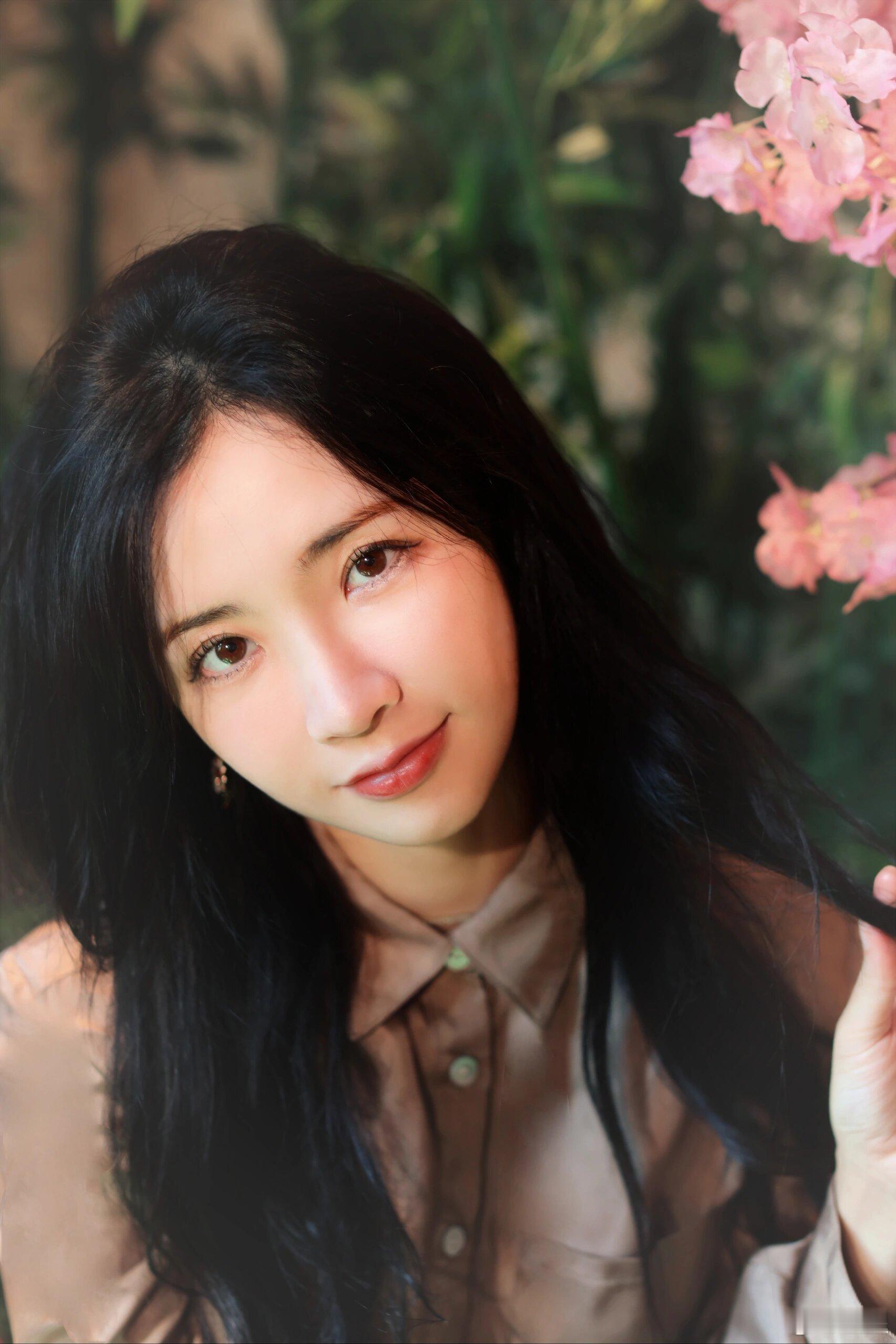 利颖怡 🤎 棕色look，美丽俏佳人 ​​​