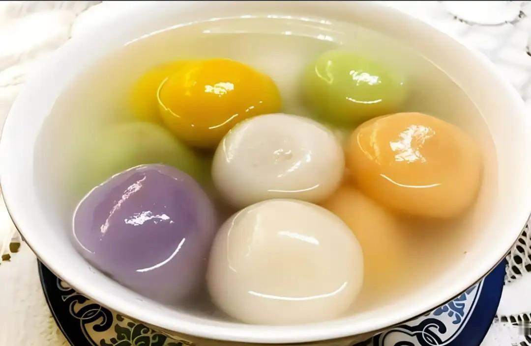 见过喜欢吃汤圆的人有多喜欢吃的吗？
我一个亲戚，每次吃汤圆，一个人吃的比全家吃的