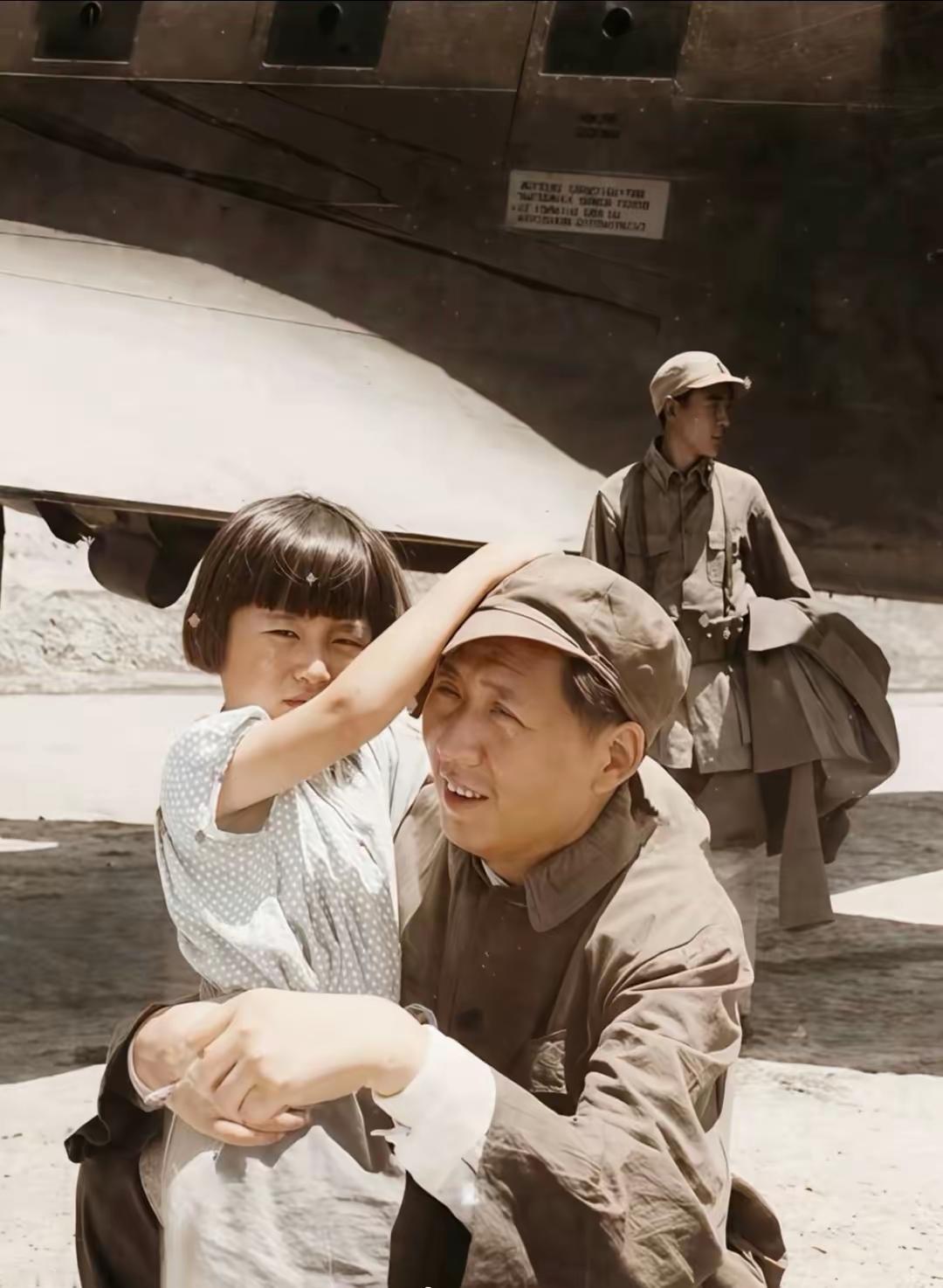 此时，老人家也是一位慈祥的父亲