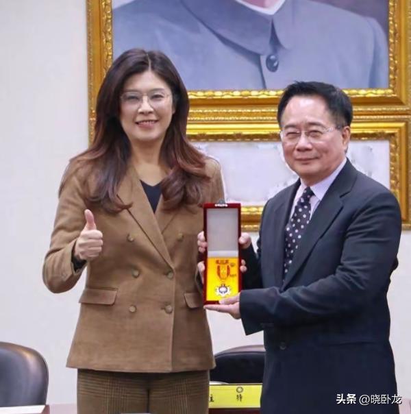 蔡正元，最应该感谢的就是郑丽文，等待郑丽文带领国民党拿回执政权，替你翻案，提前放