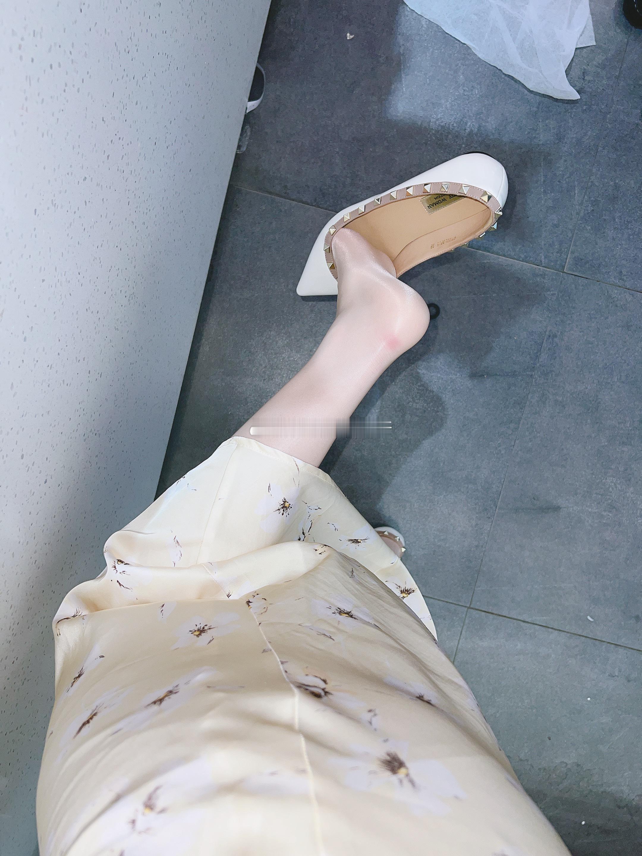 今天被闺蜜羞辱了[泪][泪]她说，不是钱买不到快乐，是我这点钱买不到快乐！   