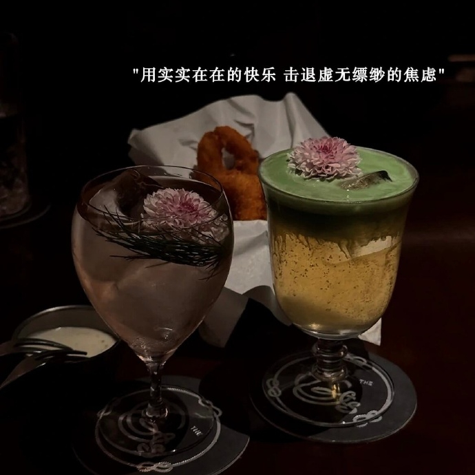✩° 🥃 Z☡zᶻ ⌁  “时间这个东西，爱你的人才有    钱这个东西，花在