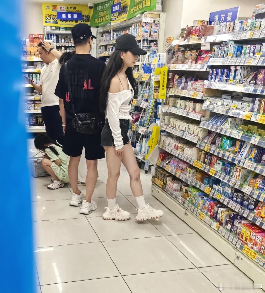 日本偶遇汪峰森林北汪峰森林北日本度假 怎么被拍成了这样[笑cry] ​​​