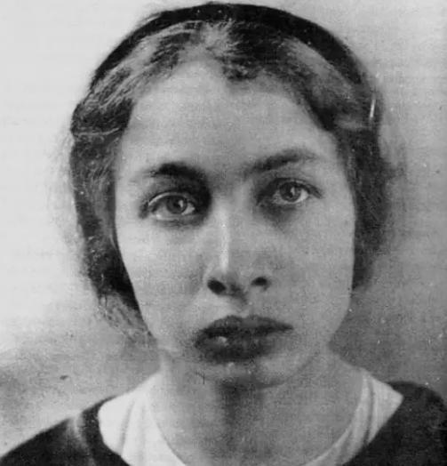 1918年，列宁遭遇刺杀，女刺客卡普兰对着他连开了三枪。很快杀手便被抓捕，而她的