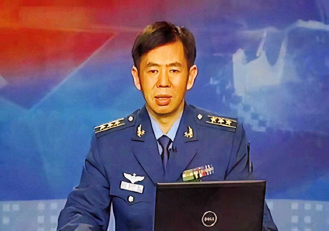 打仗的时候跟敌人讲礼貌，真不知是脑子进水还是书读傻了。国防大学戴旭大校翻出的这段