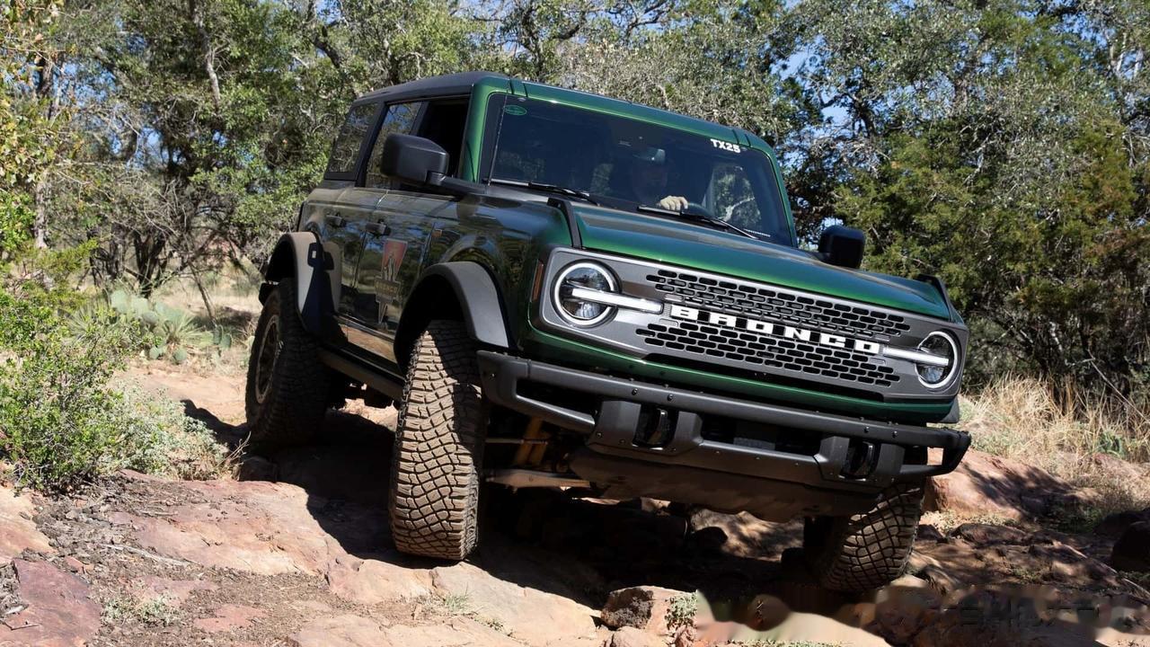 福特在北美推出收费的Bronco硬核试驾活动，试驾时间10小时，有专业的团队进行