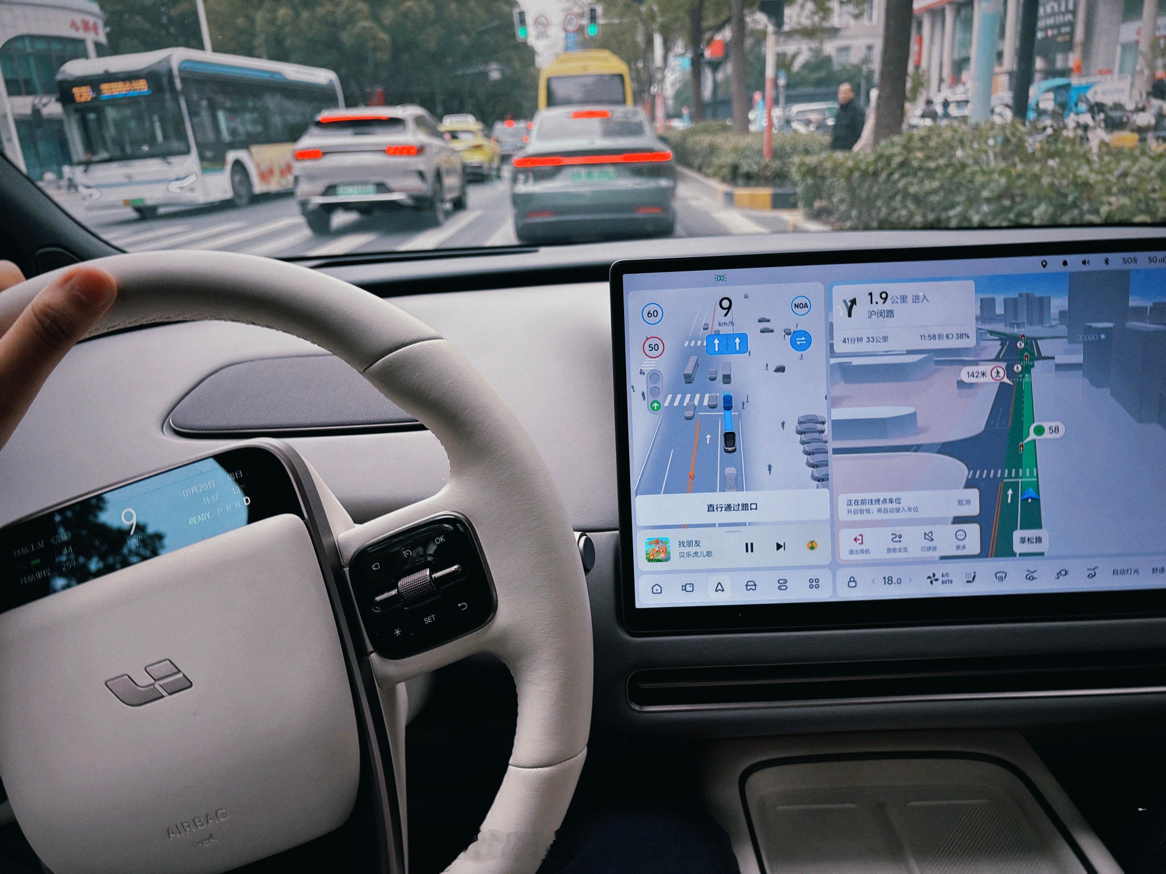 理想真的太懂家庭，把车做的如此舒适，开着太舒服了啊！舒适模式加速也非常柔，哪怕某