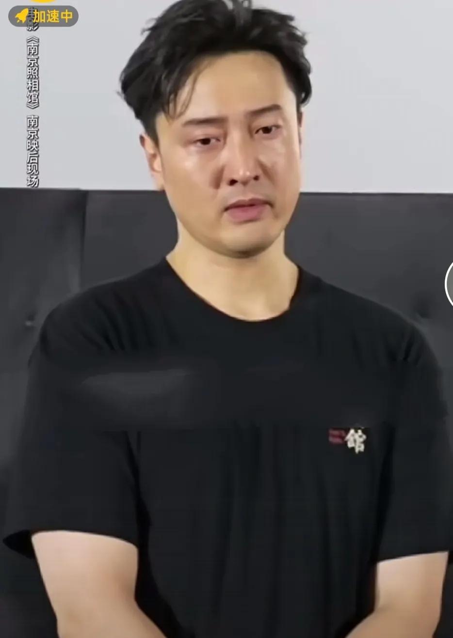 这是王传君吗？

变胖了的他，都认不出来了

以前又高又瘦

印象还停留在-爱情