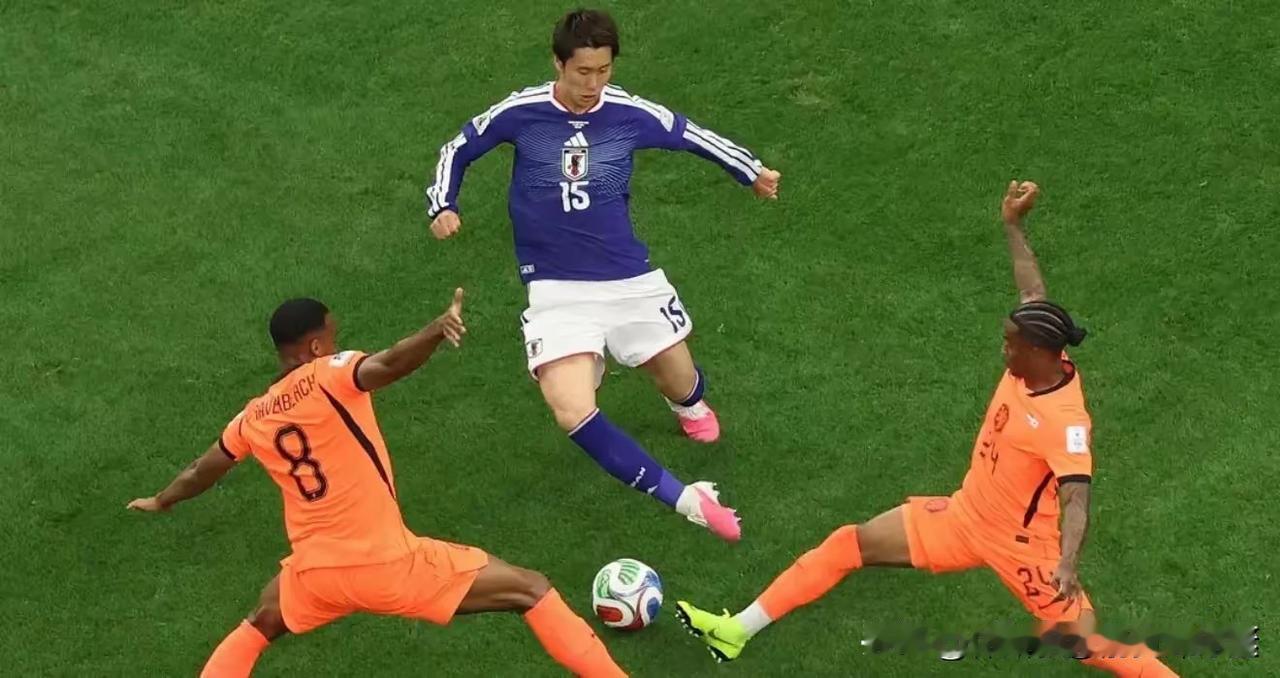日本男足真是亚洲之光呀，单从足球来说！！！