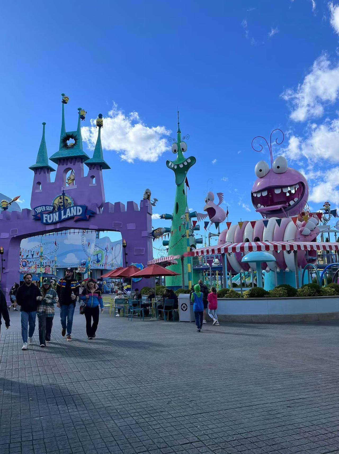 少年初长成，自在怡如风。
所求皆如愿，所行皆坦途。

今天是我家孙女12岁生日，