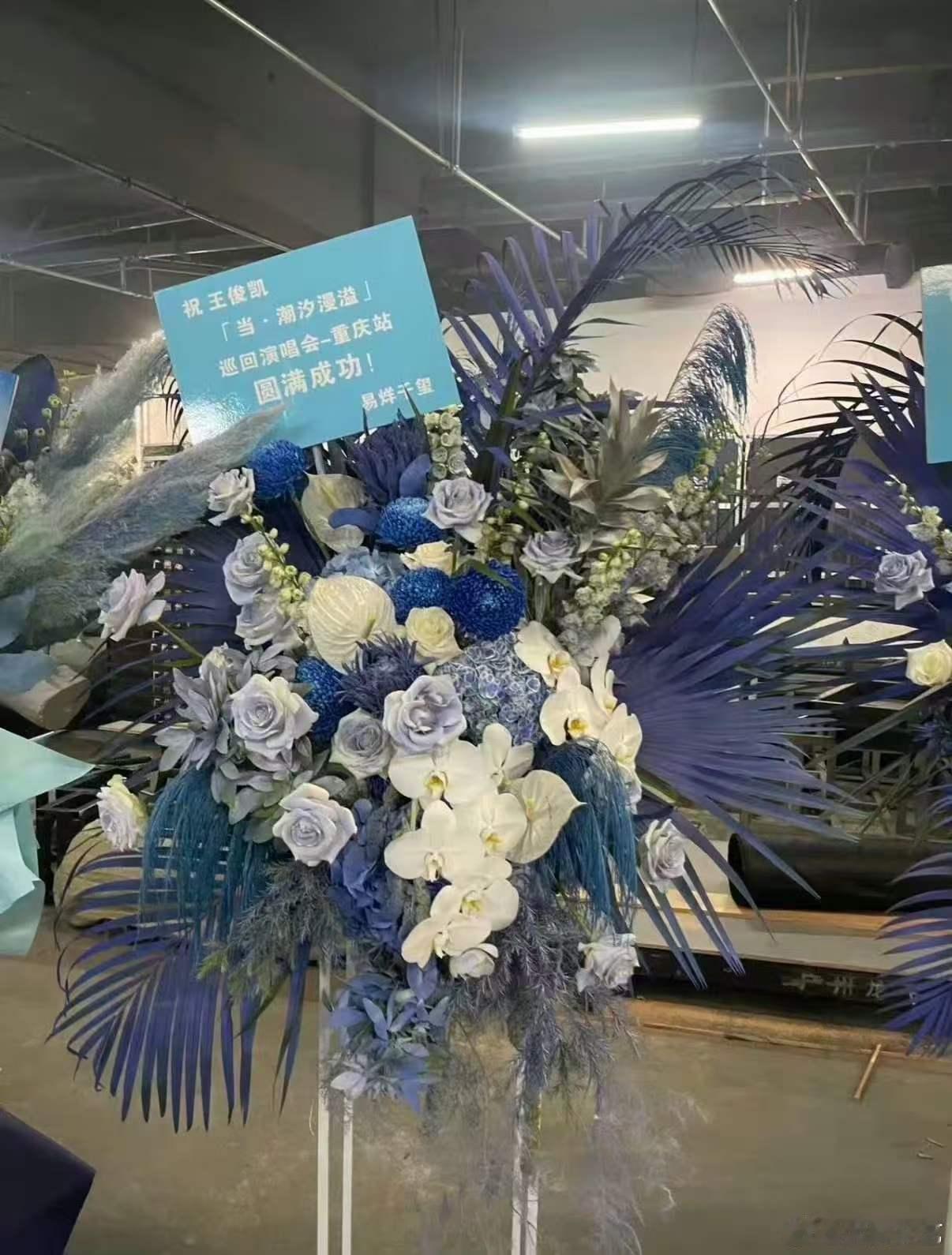 TFBOYS重要时刻都没缺席TFBOYS重要的时刻都有彼此 朋友抵挡时间的考验～