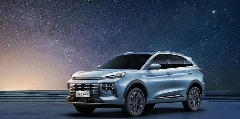 【江淮三款献礼版车型正式上市 售价5.98万元起】3月29日，江淮QX PHEV
