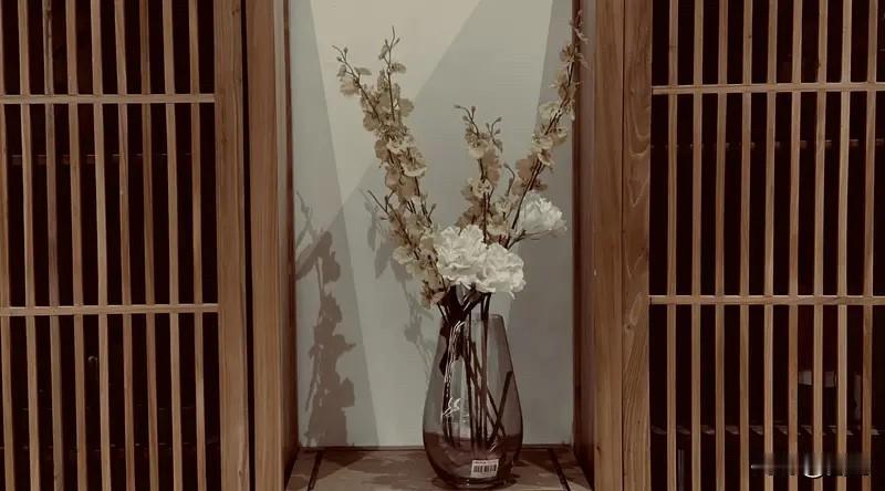 简静藏岁月，素雅渡浮生

生命行至深处，看过万千繁华，历经世事浮沉，终会懂得，活