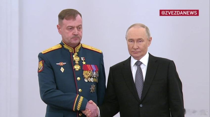 普京授予东部集群司令安德烈·伊万诺耶夫上将俄罗斯金星来源：红星社俄乌局势新进展普