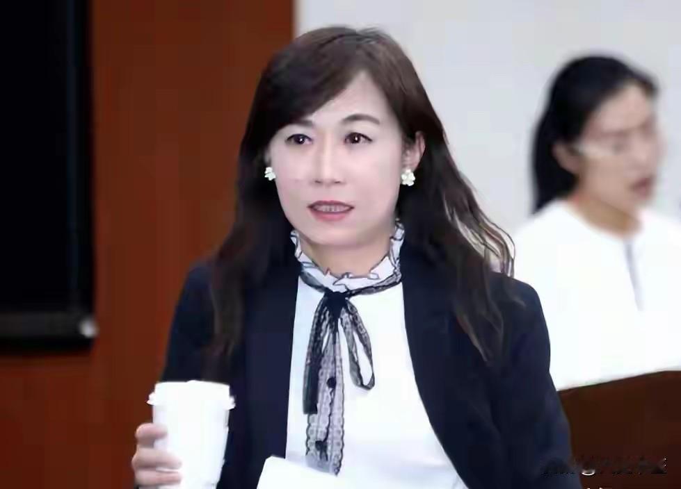 贪了16年！绿营民代掏空千万助理费，家里洗衣修车修屋顶全走公费，一审重判7年！近
