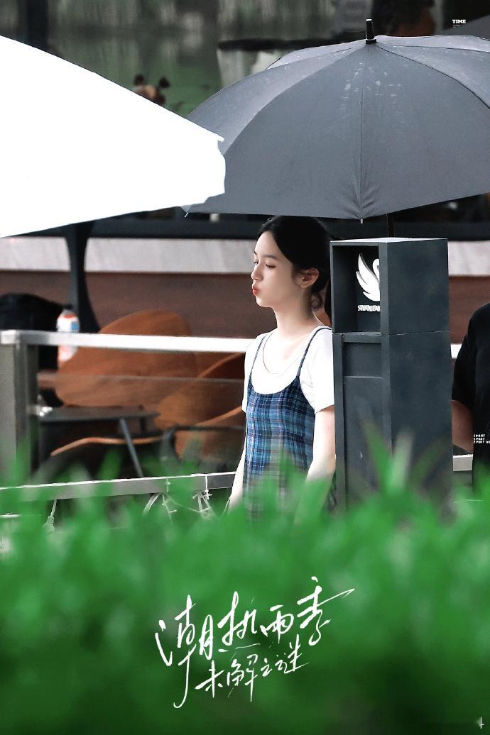 娱乐周也林诗兰像从雨雾里走出来的周也诠释创伤少女林诗兰周也把林诗兰身上那种脆弱阴