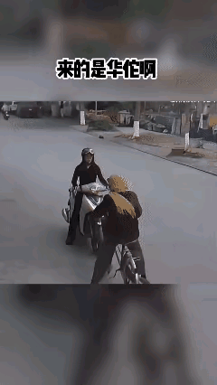 最后出现的小伙，我原以为他是来救助老太太的，没想到小伙的举动直接将讹人老太太“扶