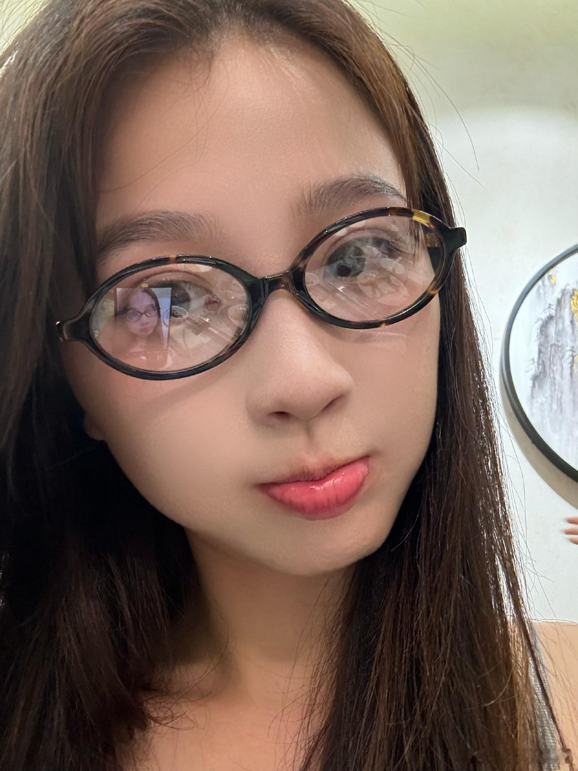 虞书欣怎么什么照片都往外发 ​​​