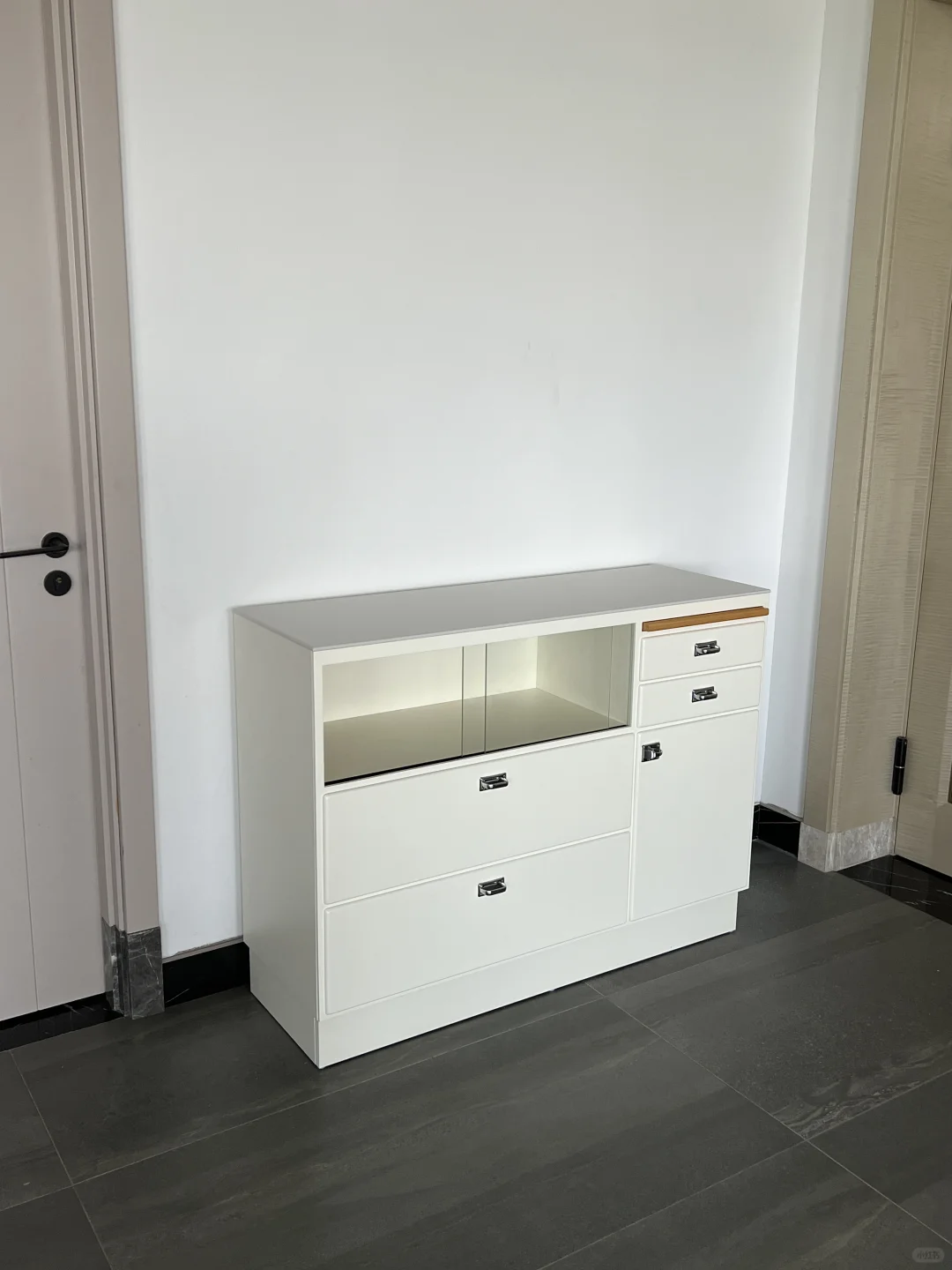 算是瑞典马尔默地区30年代风格的餐边柜了