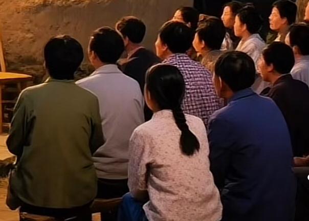 环卫工人7000元用工经费经第三方外包公司转手，一线工人实得工资不足三千元——这