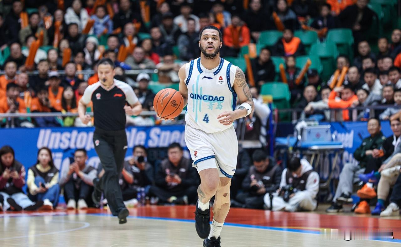 哼指导怒骂外援韦瑟斯庞，还带有侮辱性词语：去你x的，干si你个BYD。
说实话，