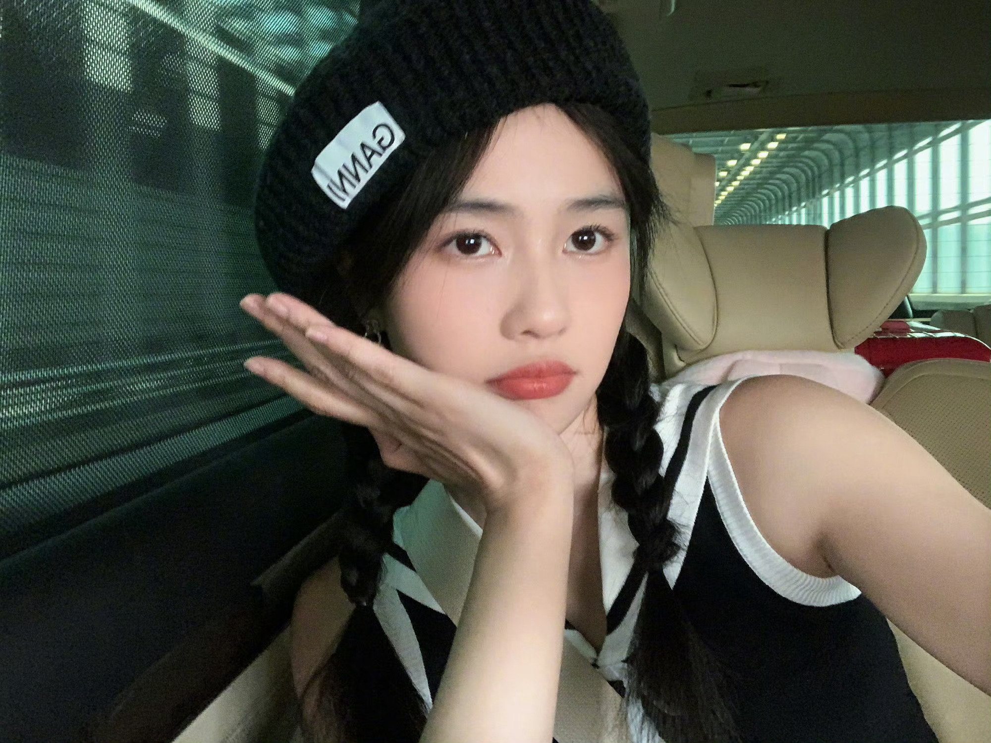 萌物中的萌物 萌物中的统治者 萌物之主 萌物的终结者 萌王 萌师 萌神 压倒性萌