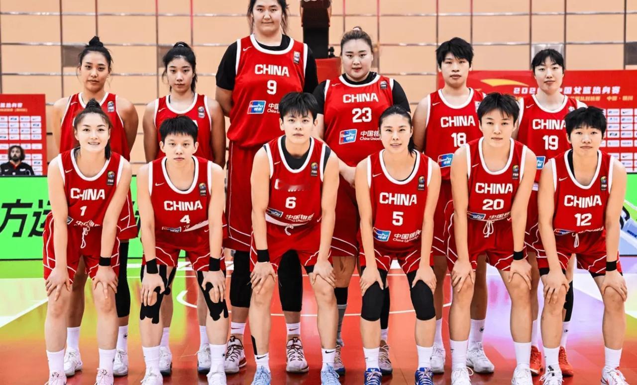 张子宇的确是中国女篮极具潜力的内线新星。近期的比赛中，她展现出了强大的统治力。两