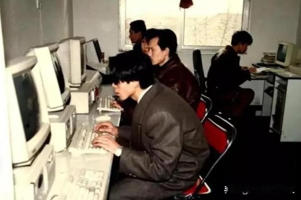 汉字不能被毁灭！美国人在发明电脑的时候，压根就没想过要使用把汉字输入法。

麻烦