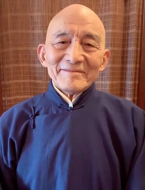 想了一夜也想不明白！

游本昌老爷子说要拍短剧的消息一出
为什么这么多人抨击他？