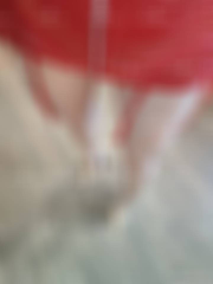 越是休息日，越是醒得早，那就换套红色皮裙玩一下。 