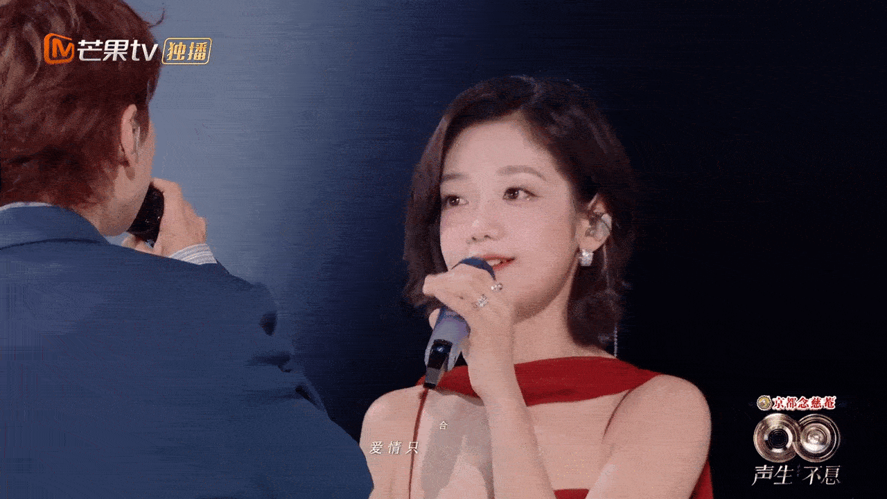 汪苏泷希林娜依高借位吻 谁懂这种极限拉扯的快乐！两人靠近时的张力、定格的借位吻，