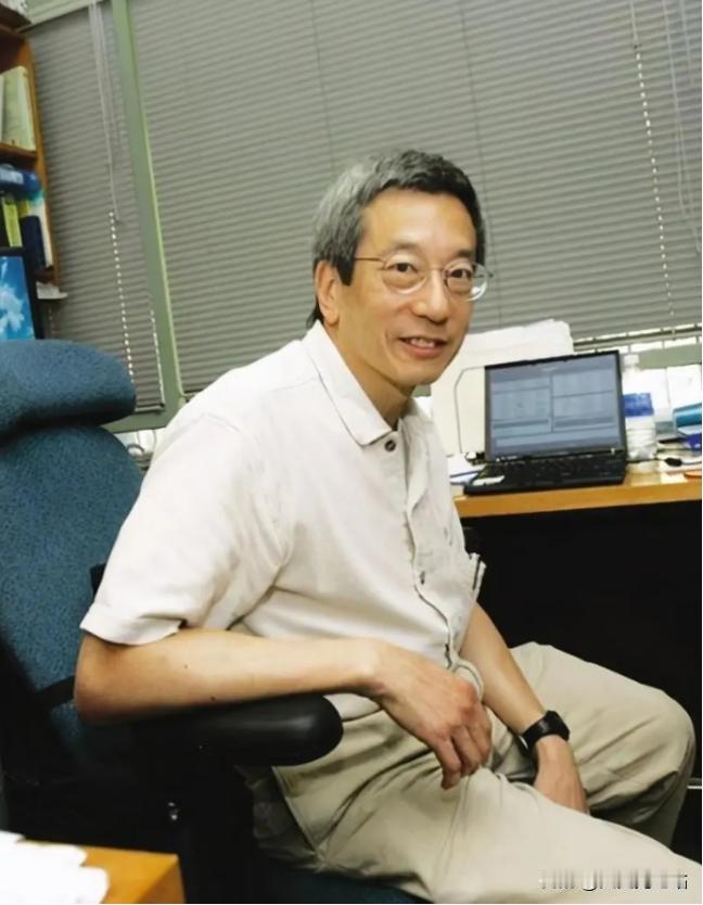 2008年，钱永健—钱学森的侄子—荣获诺贝尔化学奖，国内的人们欢欣鼓舞，不料，他