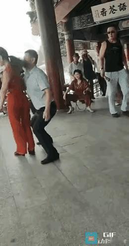 啥情况
舞伴要不要担责