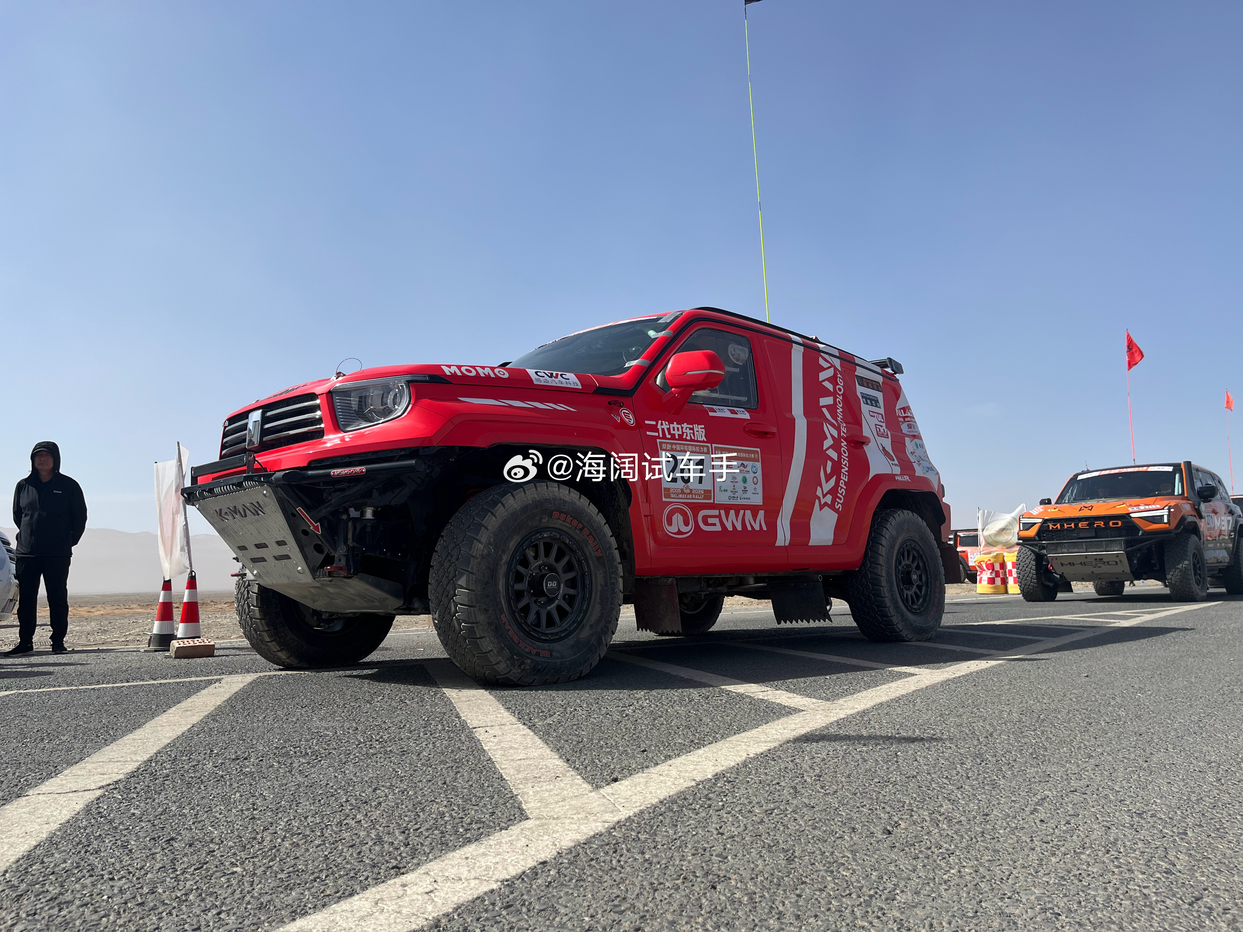 鄯善赛段已发车完毕，收车点的T1和卡车、摩托已经开始大量冲线了！就等着T2组别了