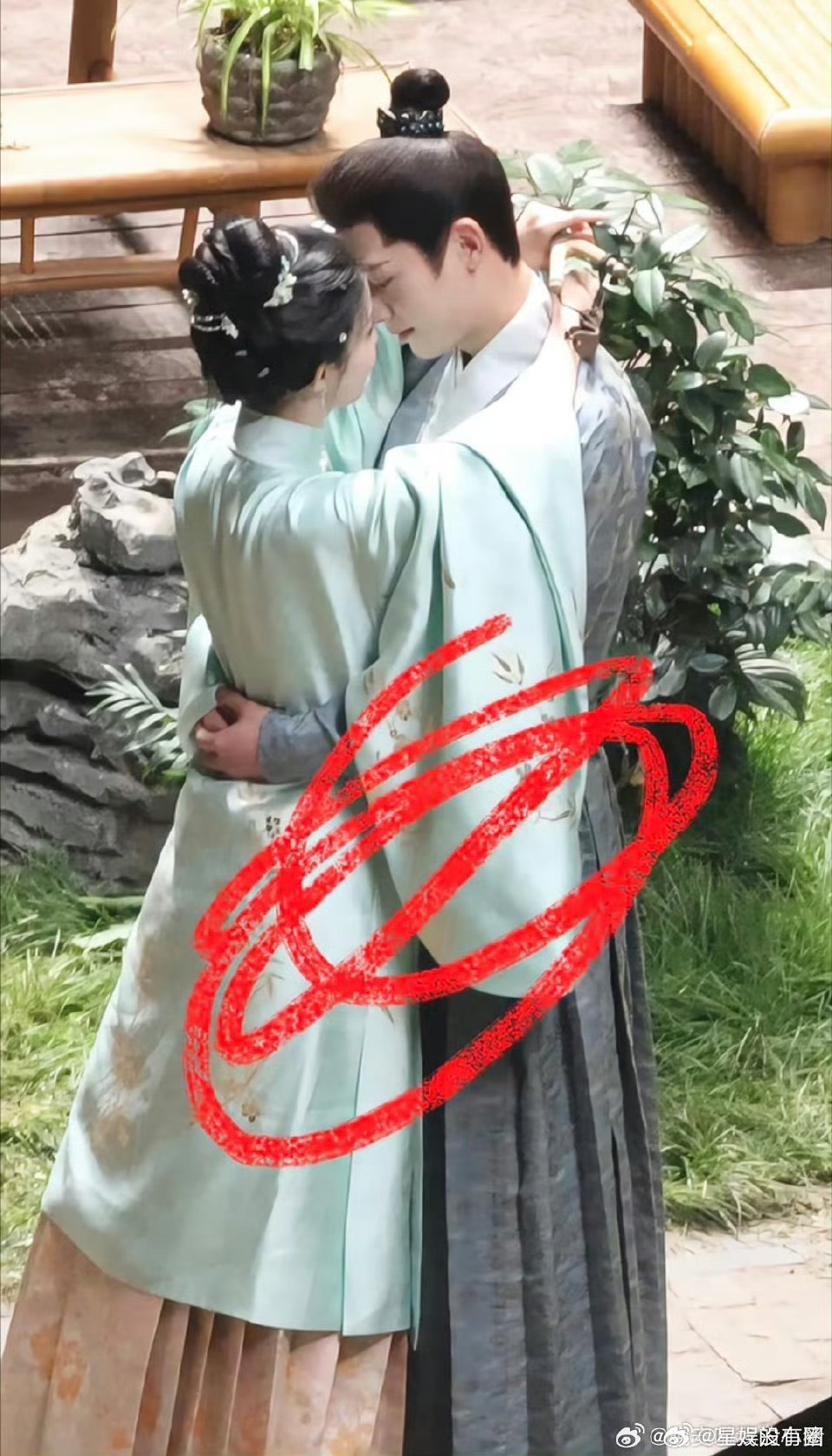 王楚然辛云来明月录吻戏路透这算工伤嘛亲们 