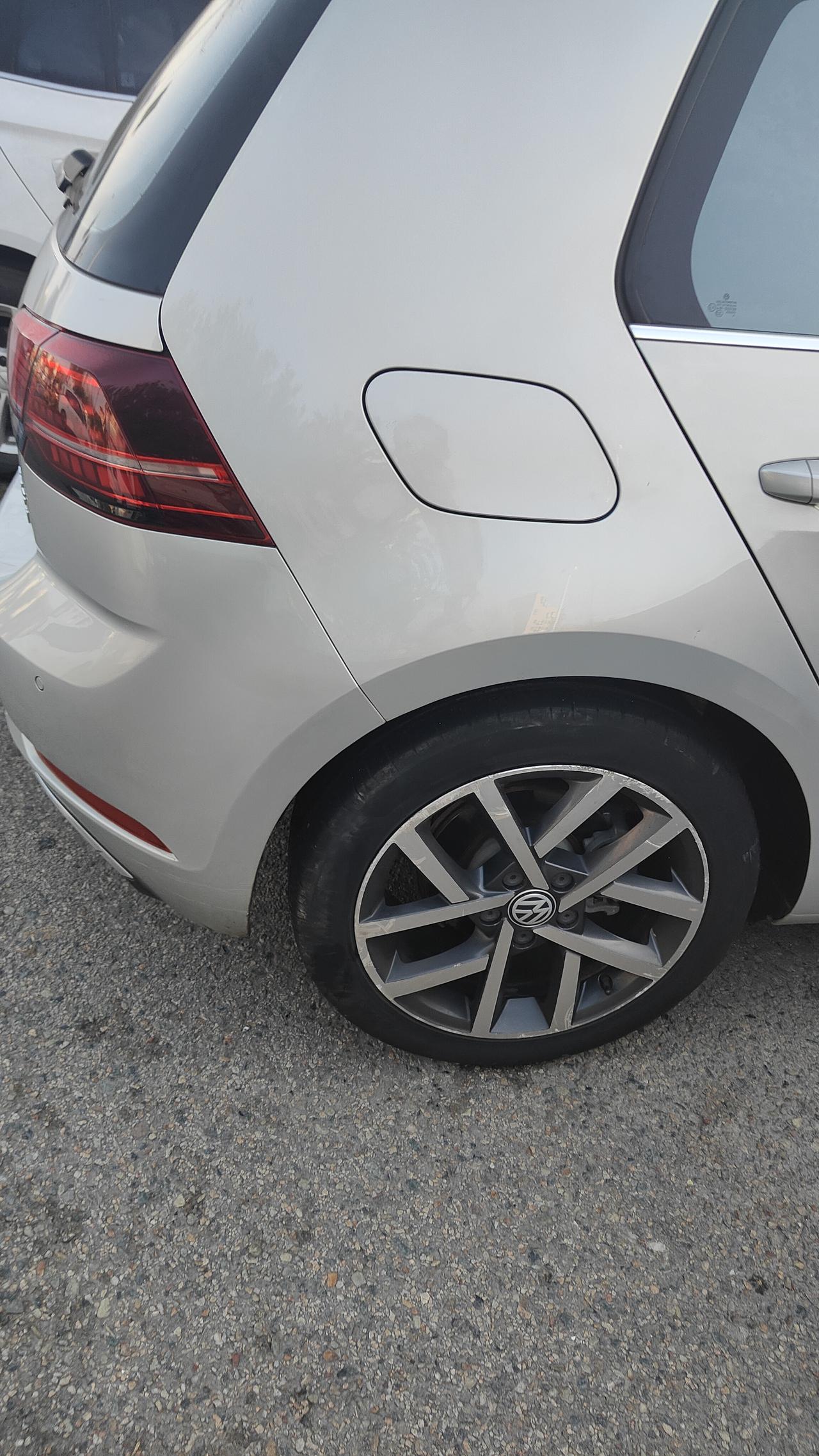 大众的油箱盖可以按开
日产的根本就按不开