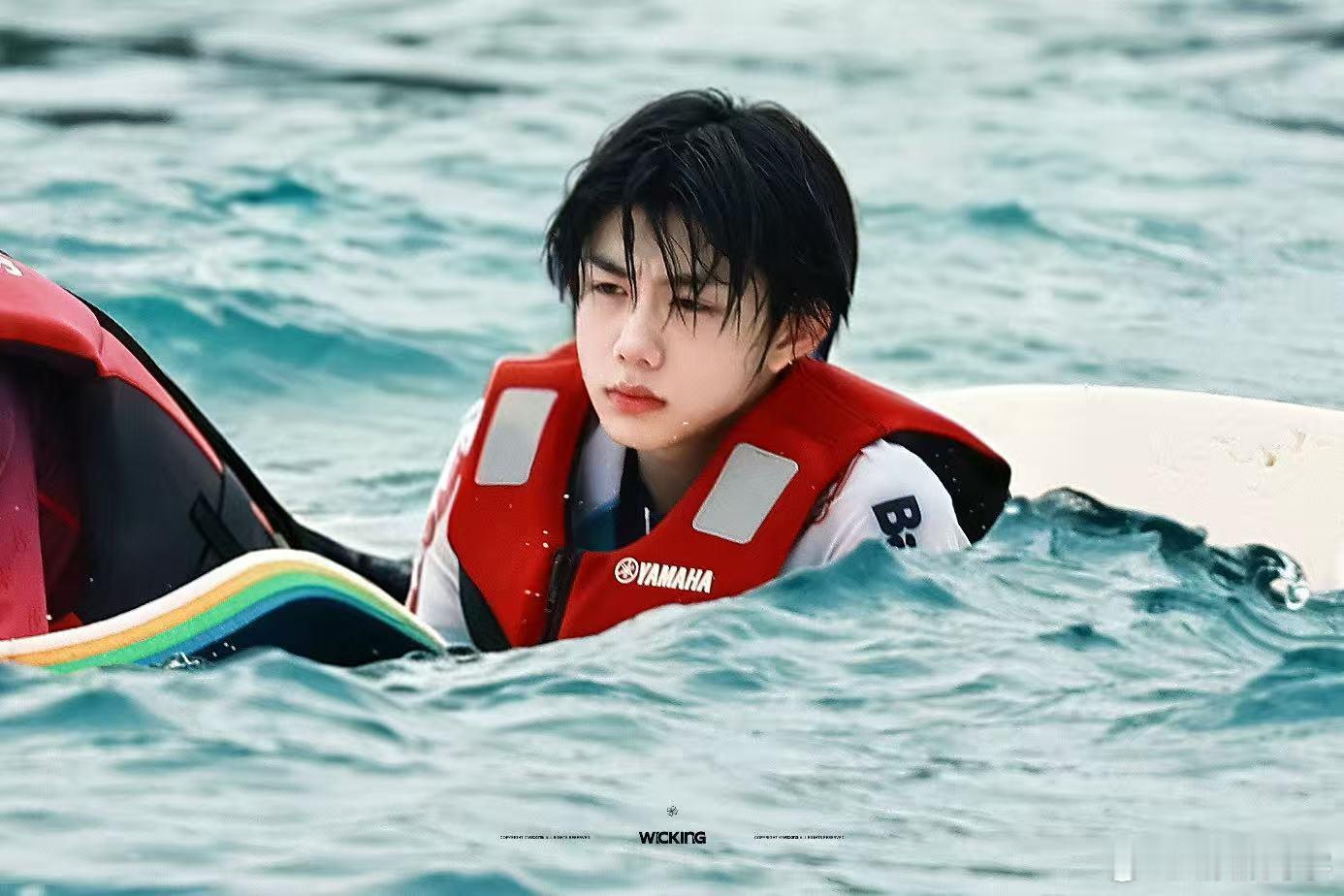 陈奕恒的手机壁纸是jennie陈奕恒手臂肌肉 糊图都挡不住的肌肉线条，再配上追星